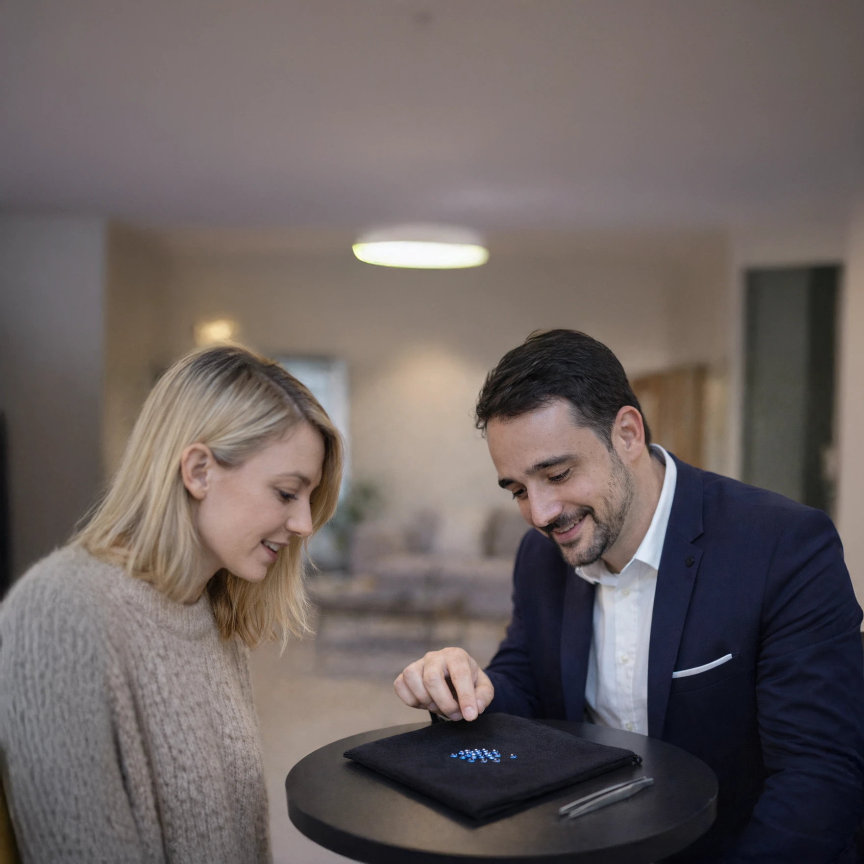 Swiss gemstone trader showing a prospect blue saphires, who came to him after a successful b2b lead generation niche market campaign